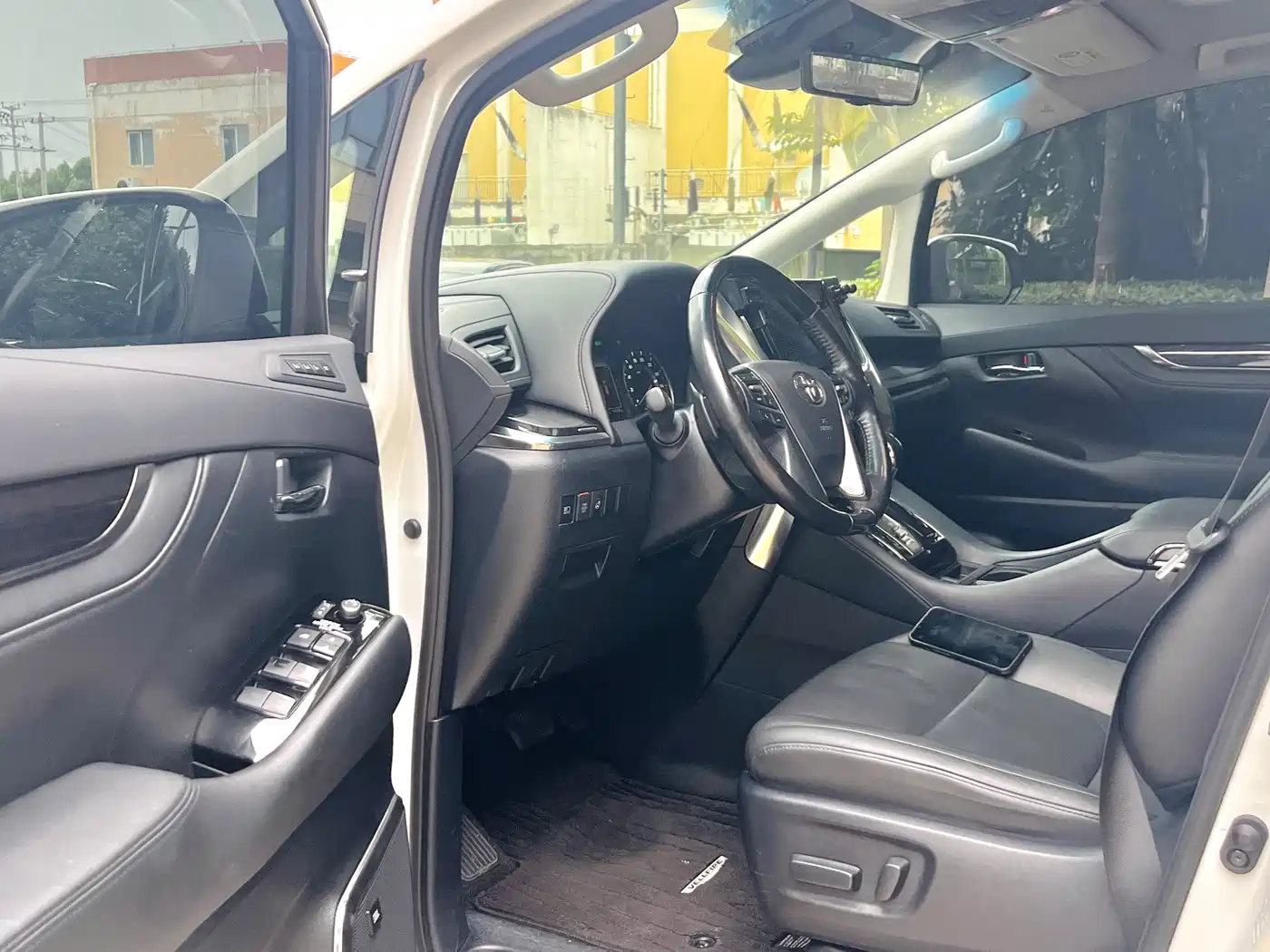 Toyota Vellfire 2021 Crown Hybrid 2.5L HV Luxury Edition фото 13