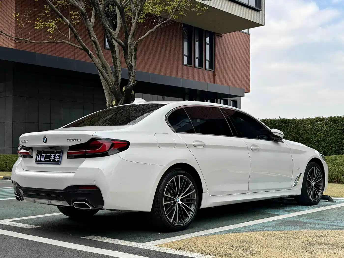 BMW 5 Series 2023 530Li Leading M Sport Package фото 8