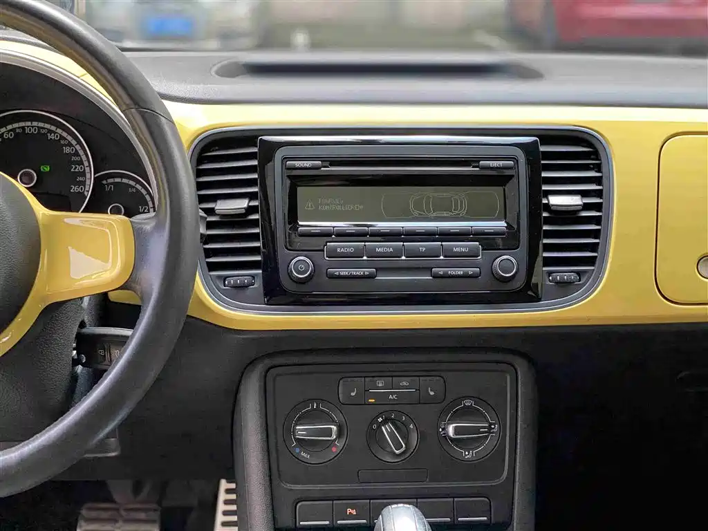 Volkswagen Beetle 2015 180TSI фото 19