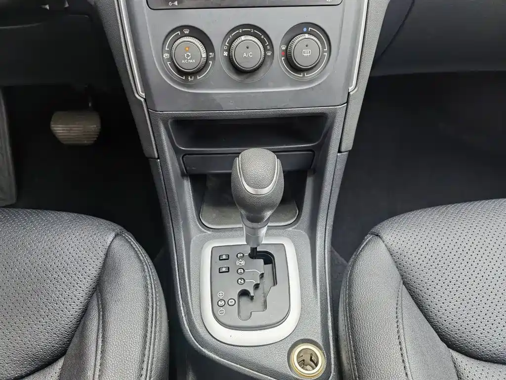 Peugeot 308 2014 Model Joy Edition Classic 1.6L Automatic Superior Style фото 13