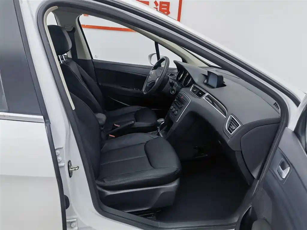 Peugeot 308 2014 Model Joy Edition Classic 1.6L Automatic Superior Style фото 23