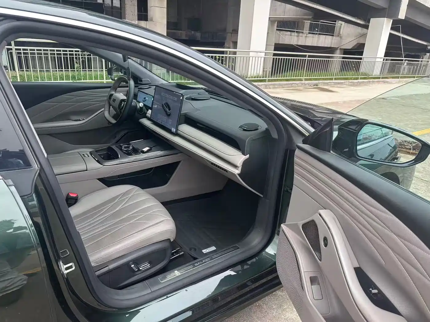 Geely Galaxy Galaxy Xingyao 8 2025 130km EM-i Premium Edition фото 16