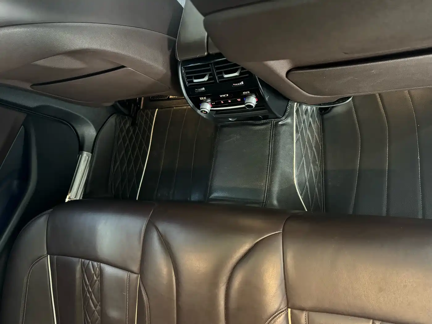 BMW 5 Series New Energy 2019 530Le Luxury Package фото 15
