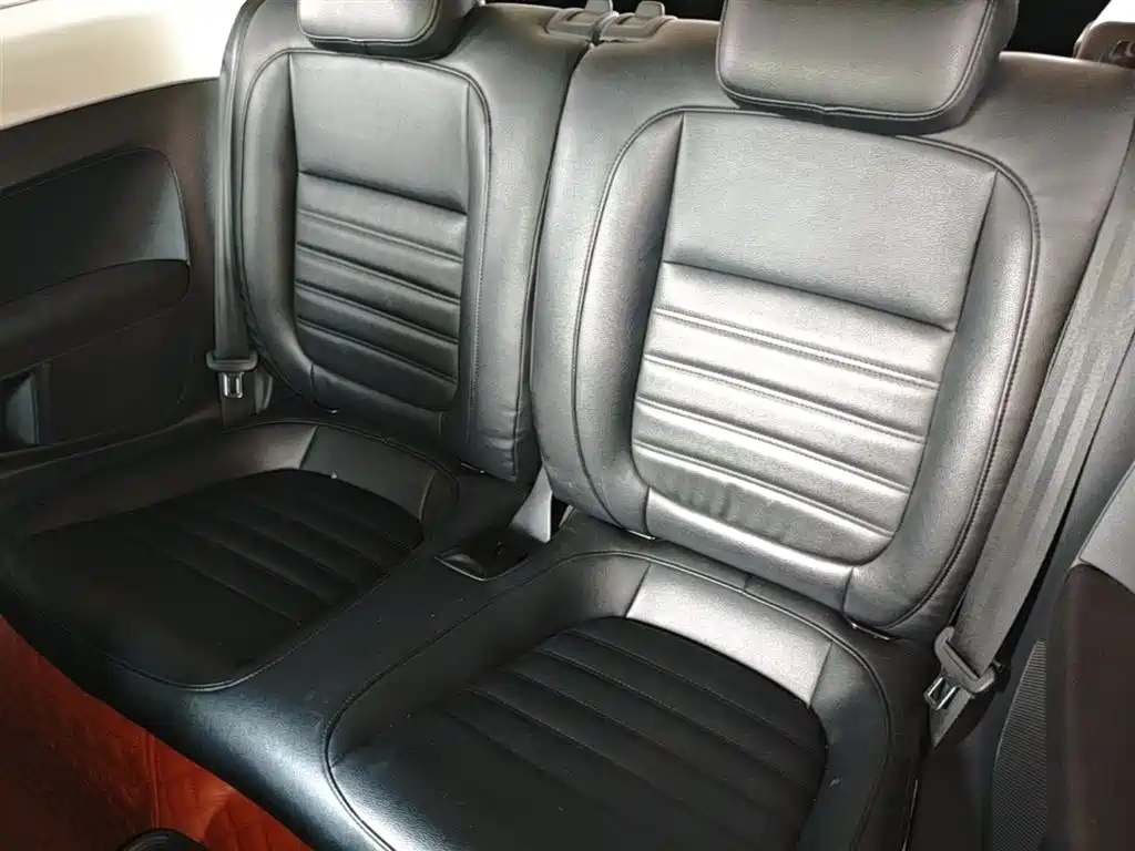 Volkswagen Beetle 2017 180TSI Enjoy фото 17