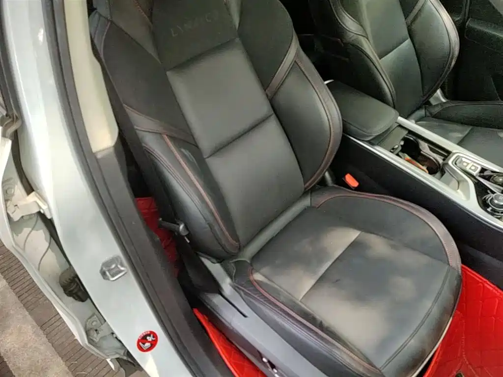 Lynk & Co 01 2017 2.0T AWD Pro фото 25