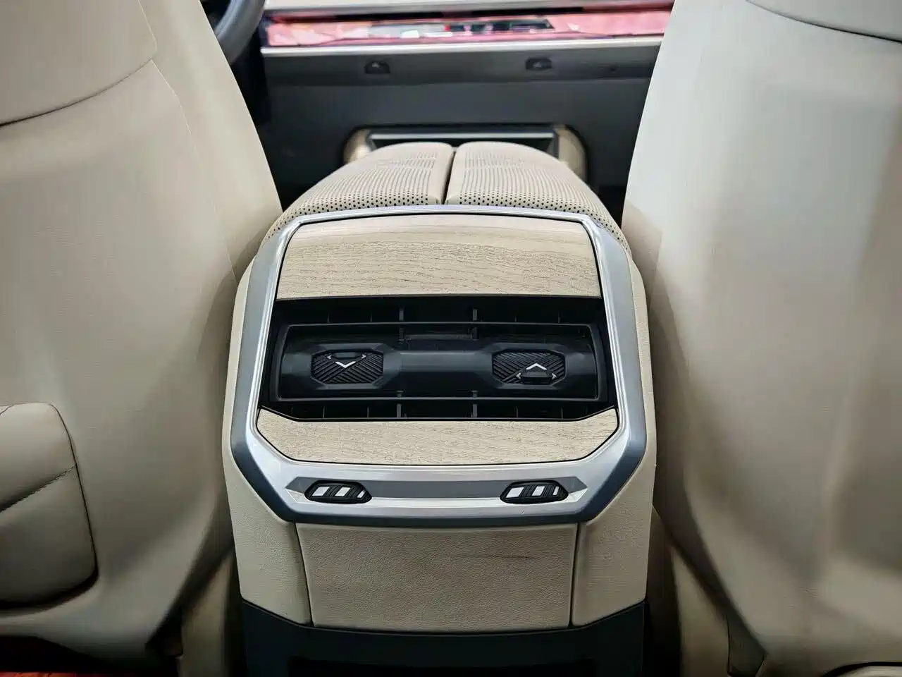 BMW i7 2023 xDrive60L Luxury Package фото 22