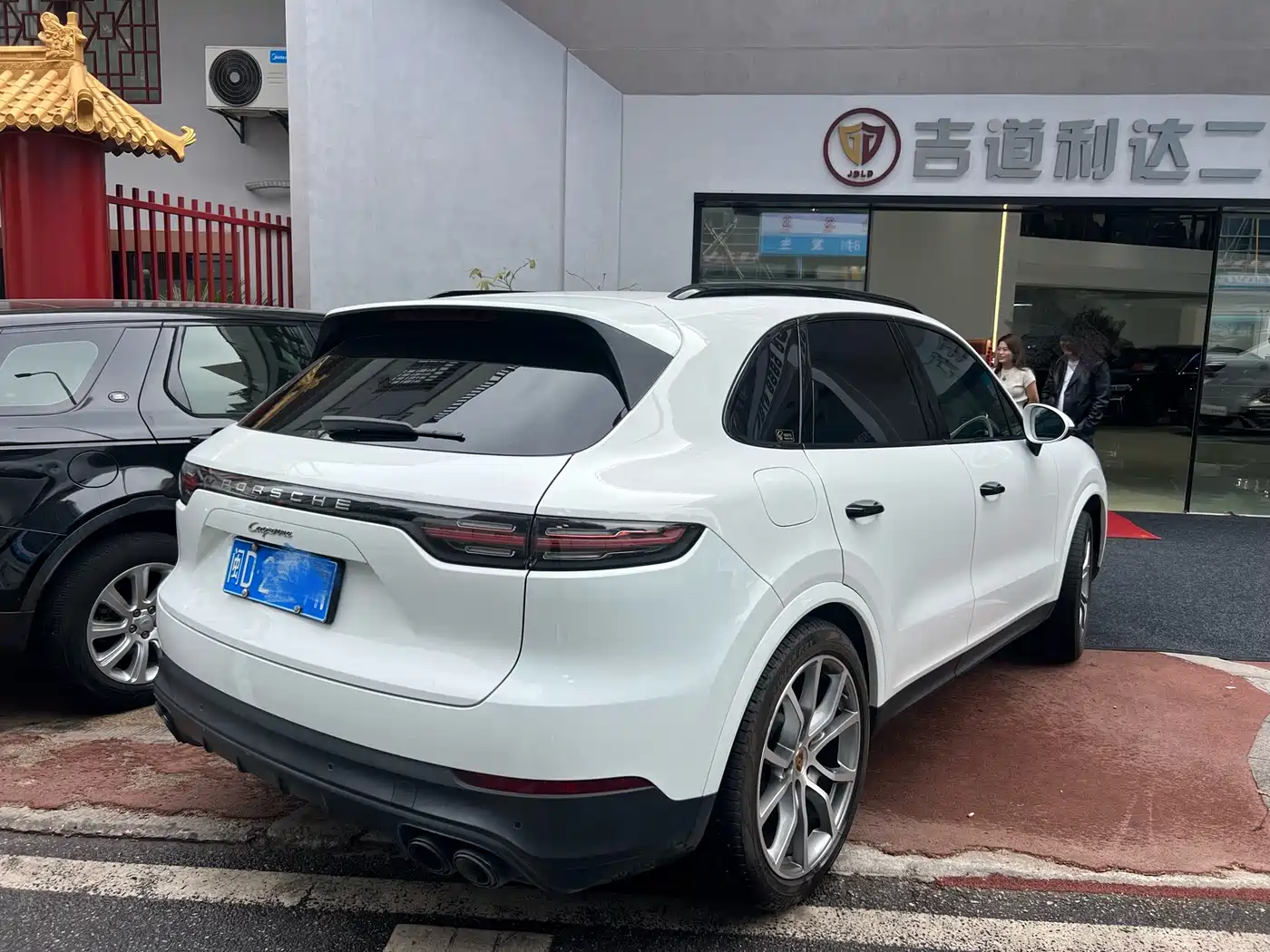 PORSCHE CAYENNE