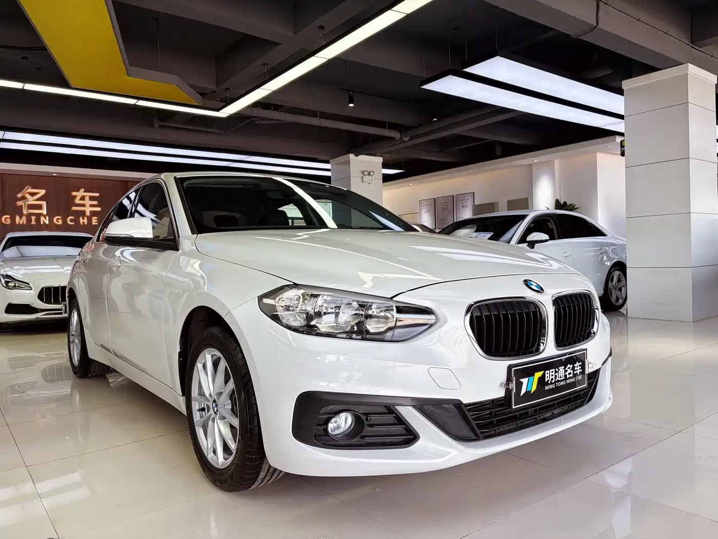 BMW 1 Series 2018 118i Fashion Edition фото 3