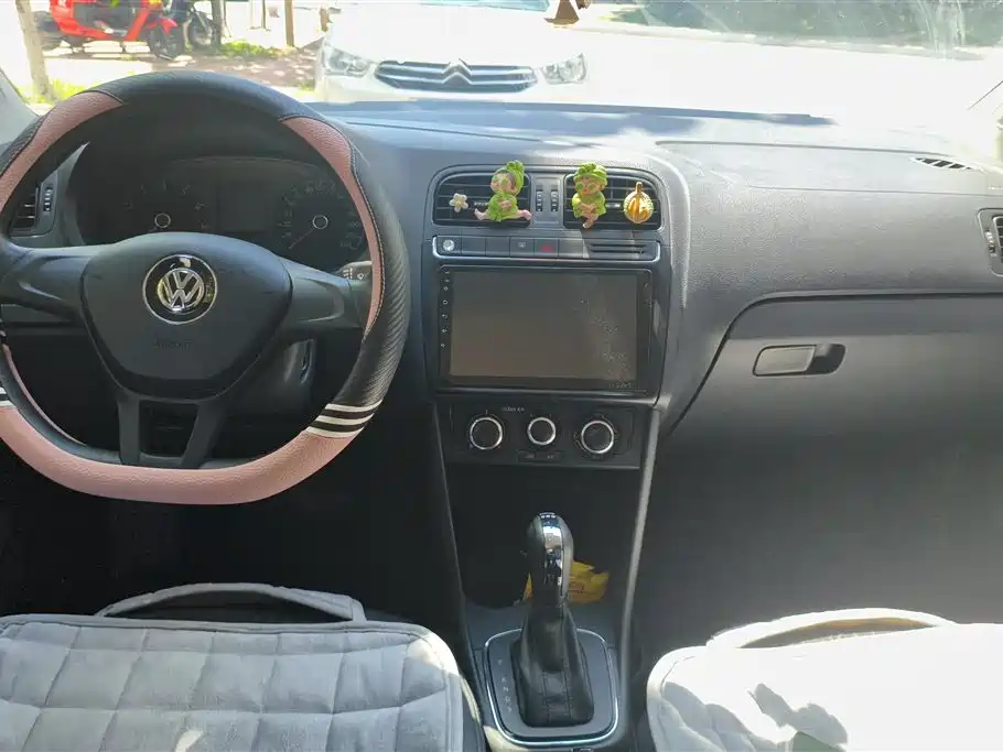 Volkswagen Polo 2016 1.4L Automatic Trend фото 12