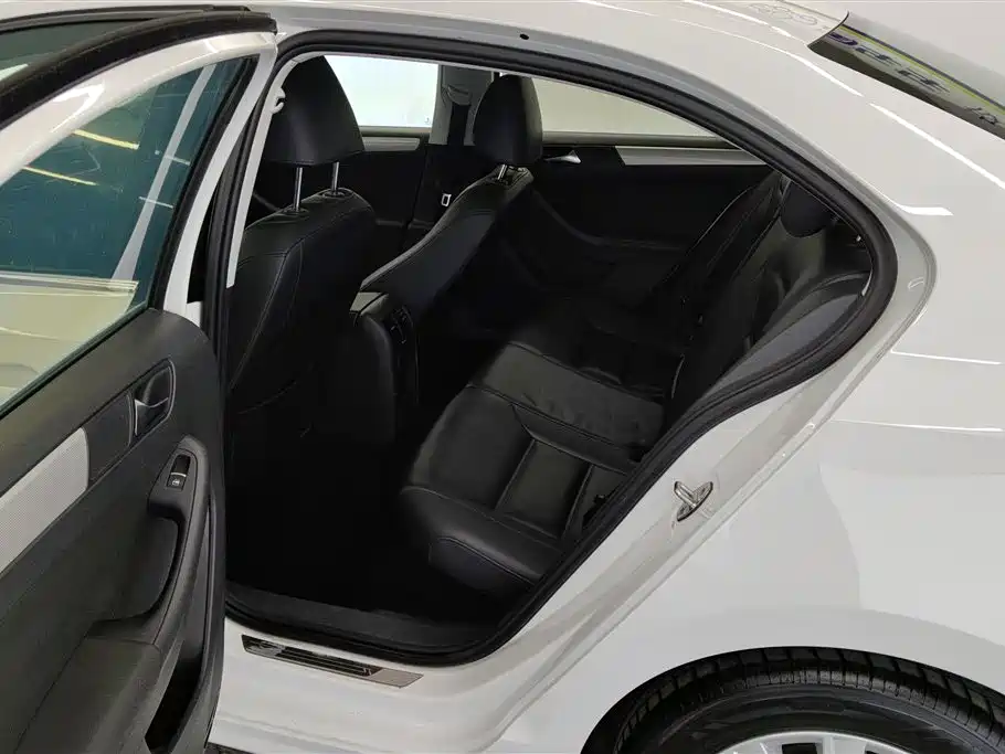 Volkswagen Sagitar 2014 Facelift 1.6L Automatic Comfort фото 11