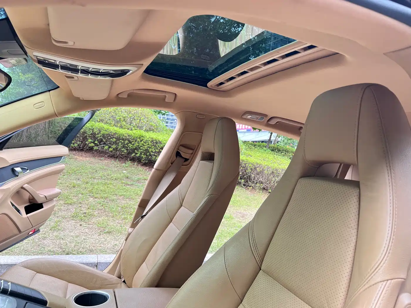 Porsche Panamera 2010 Panamera 4 3.6L фото 9