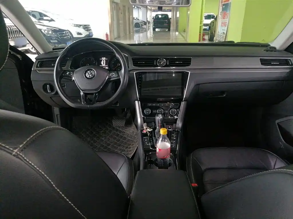 Volkswagen Passat 2017 330TSI DSG Prestige фото 10
