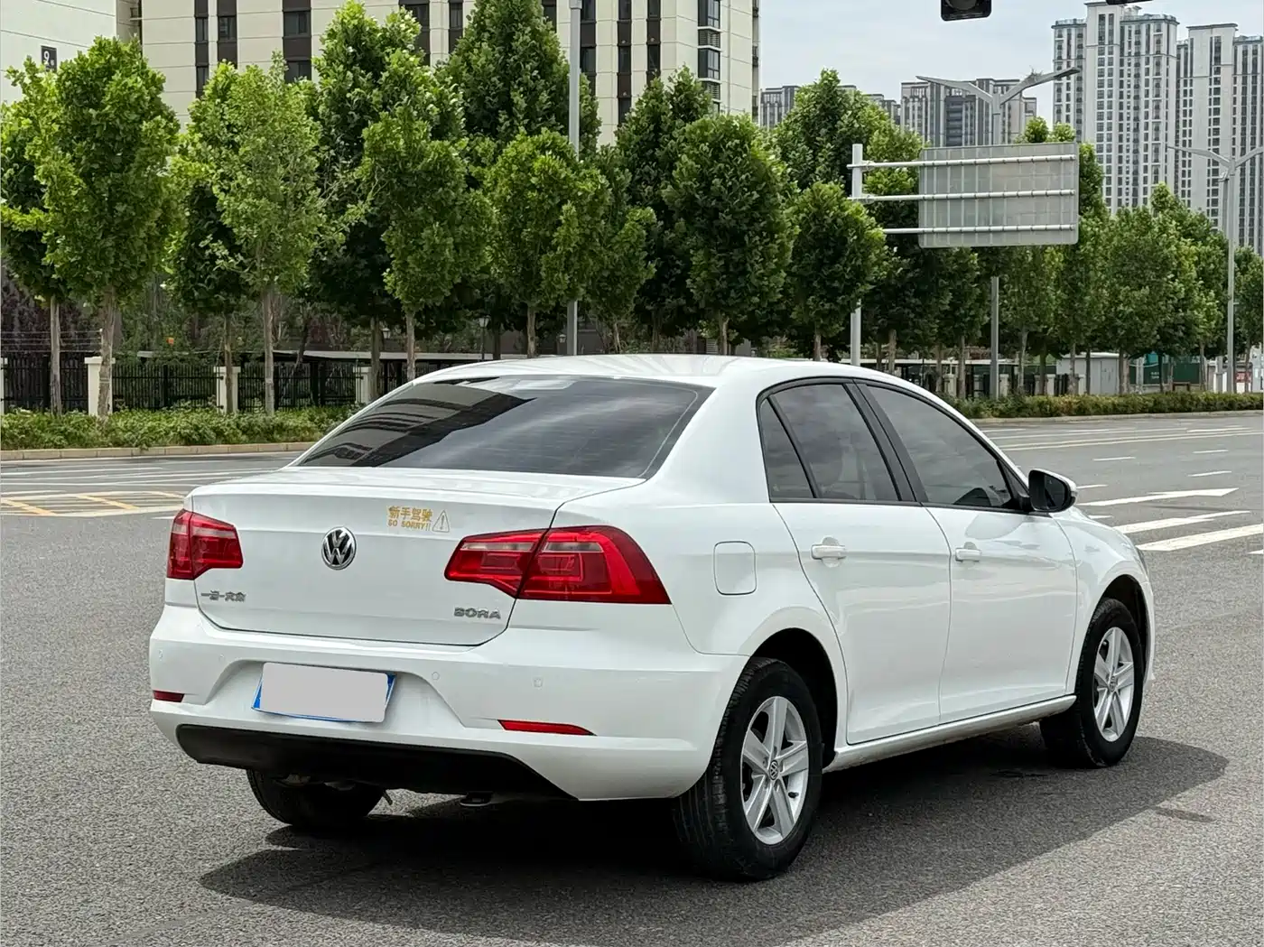 Volkswagen Bora 2014 1.6L Automatic Fashion Edition фото 9