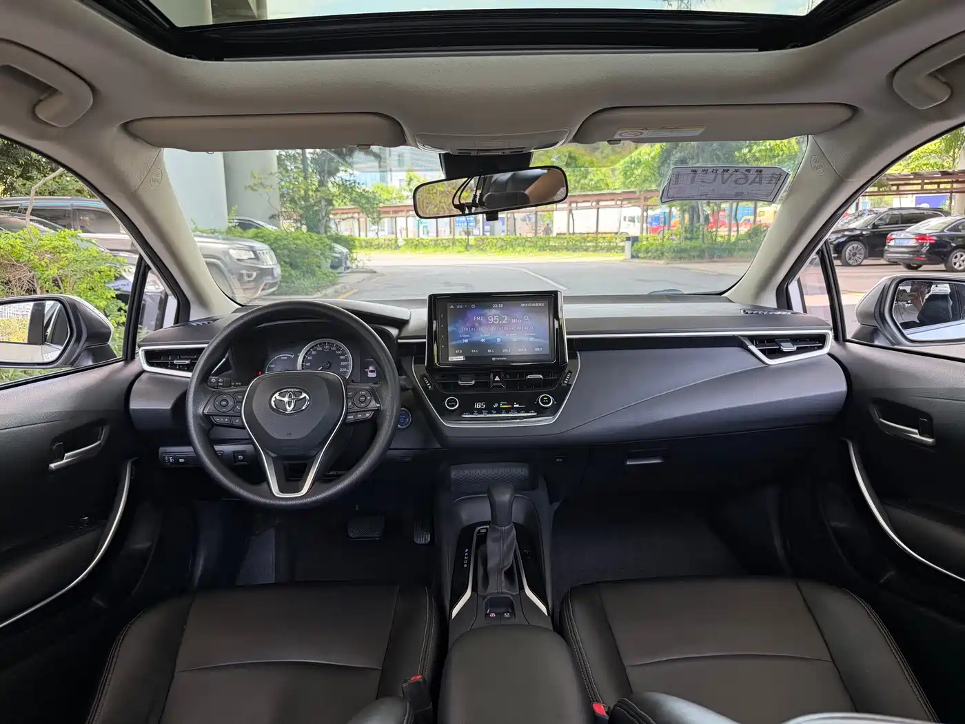 Toyota Corolla 2019 Hybrid 1.8L E-CVT GL-i Elite Edition фото 10