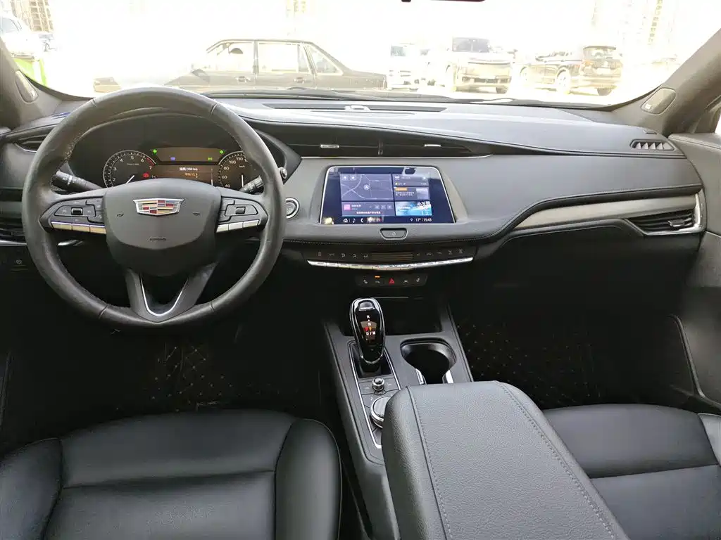 CADILLAC XT4