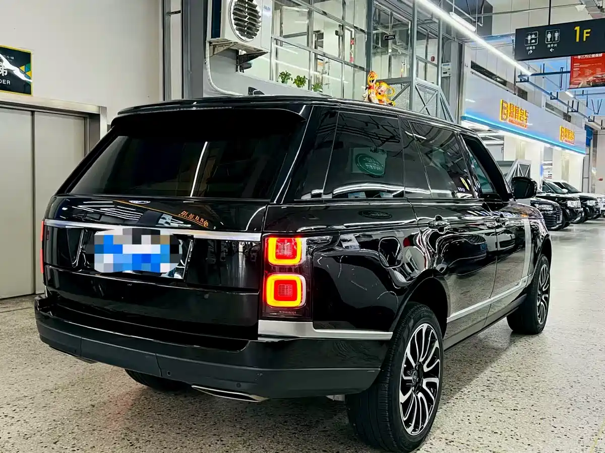 Land Rover Range Rover 2020 3.0 L6 Heritage Extended Edition фото 6
