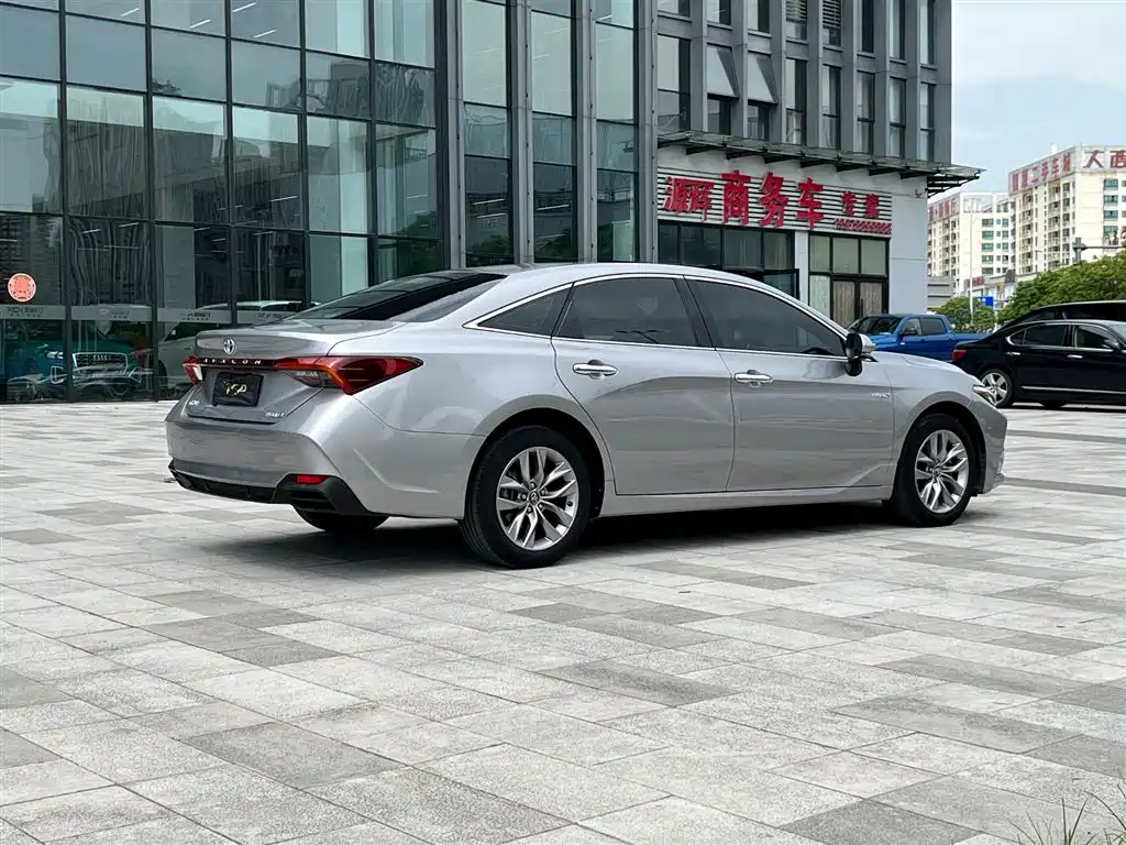 Toyota Avalon 2019 Hybrid 2.5L Luxury Edition China V фото 5