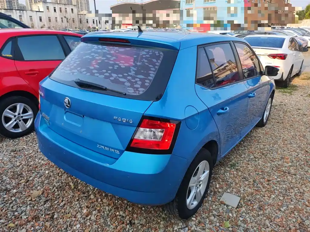 Škoda Fabia 2016 1.4L Automatic Car Enjoy Edition фото 5