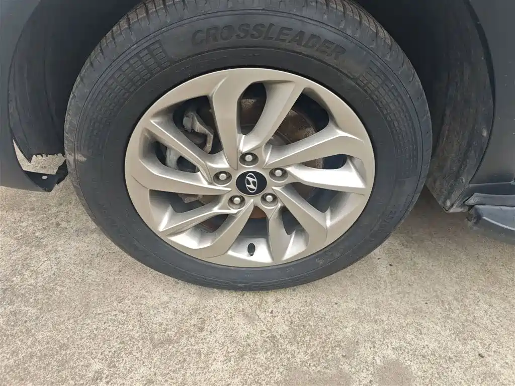 Hyundai Tucson 2015 2.0L Automatic 2WD Smart фото 23