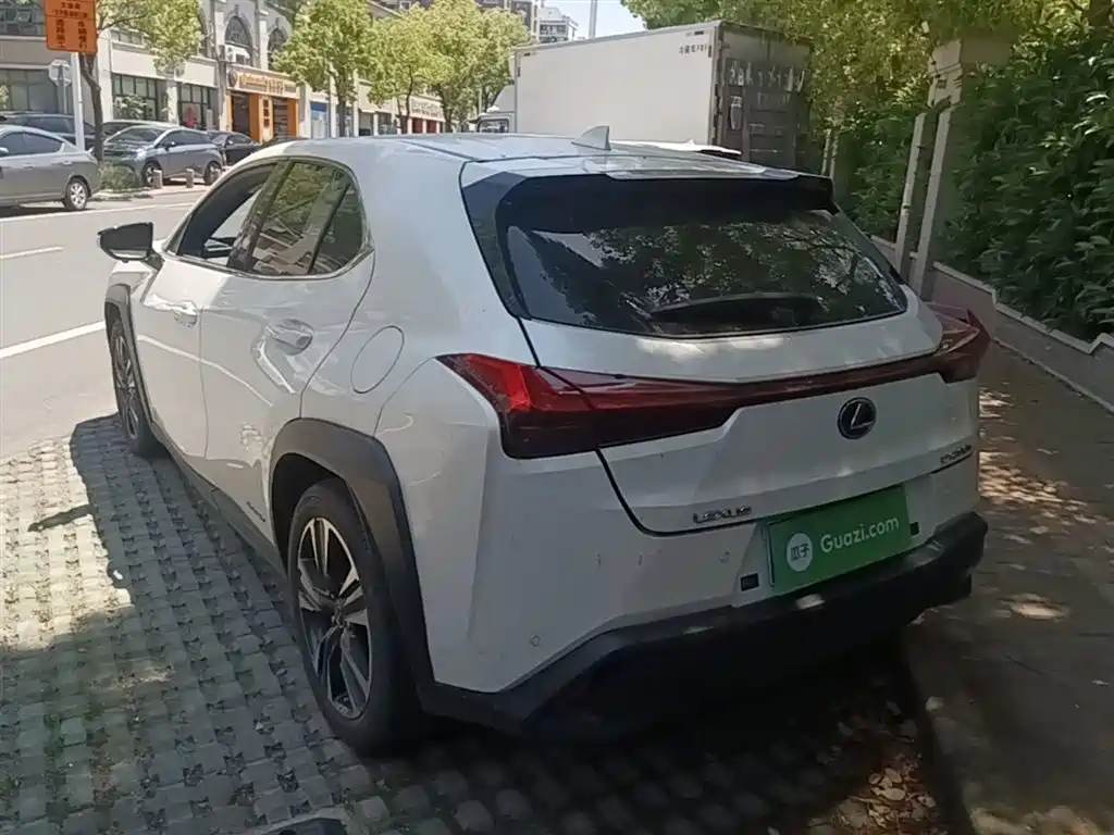 Lexus UX 2020 260h Explore Enjoy Edition фото 5