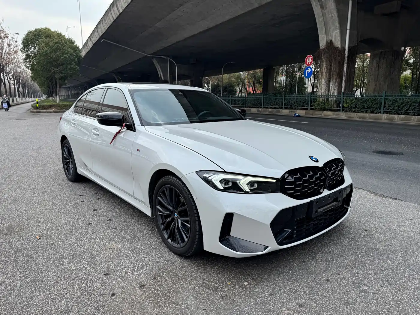 BMW 3 Series 2024 325i M Sport Shadowline Package фото 3