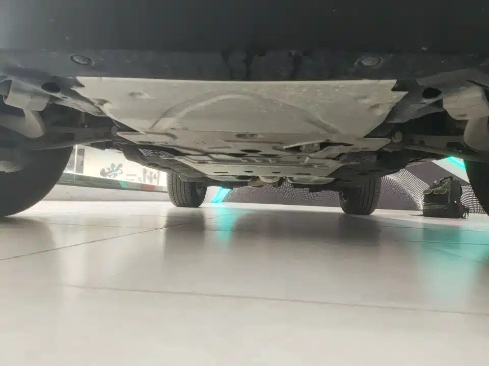 Land Rover Defender 2023 Facelift 90 3.0T P400 XS фото 9