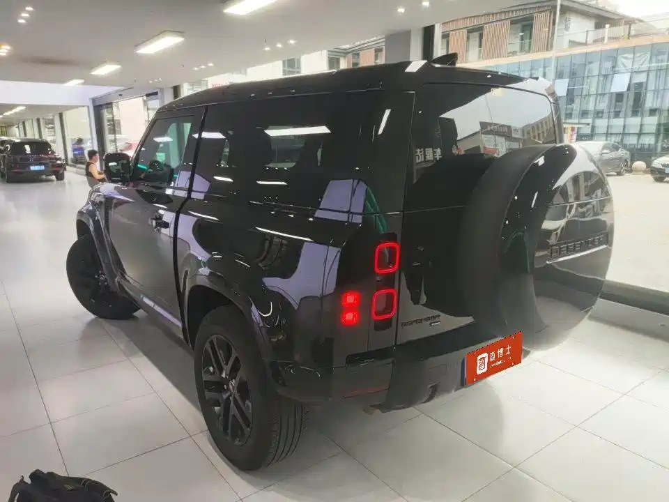 Land Rover Defender 2023 Facelift 90 3.0T P400 XS фото 12