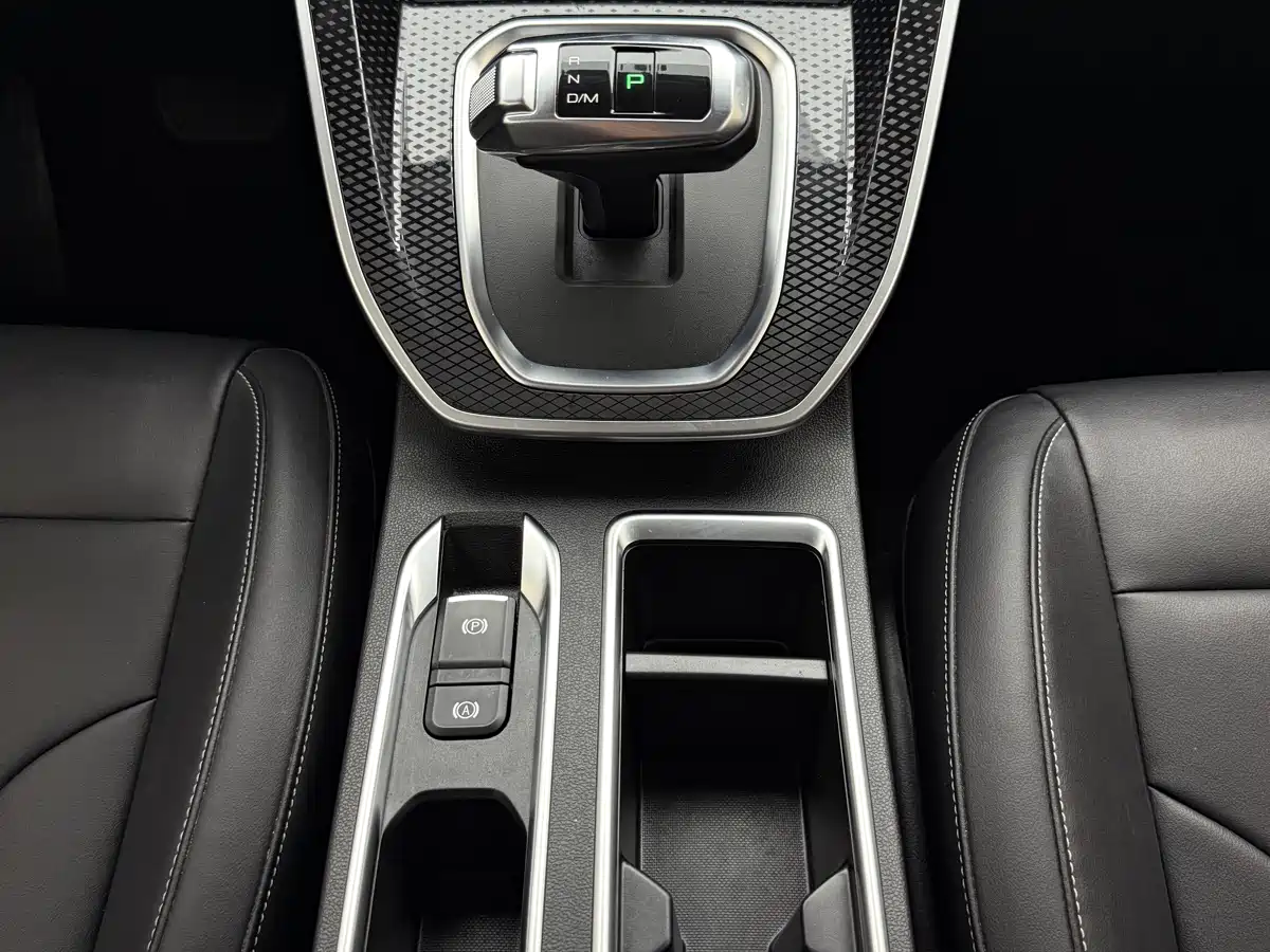 Haval M6 2023 PLUS 1.5T DCT Luxury Smart Connect фото 13