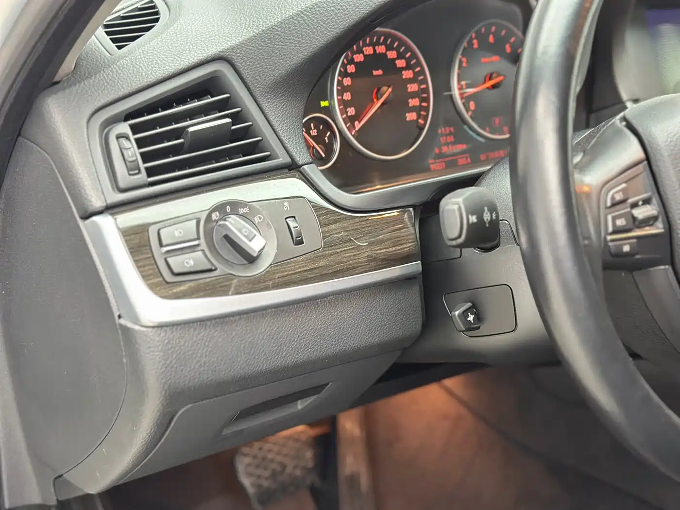 BMW 5 Series 2011 535Li Luxury фото 19