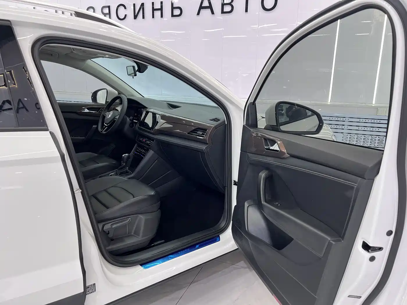Volkswagen Tharu 2022 280TSI FWD Luxury Edition фото 17