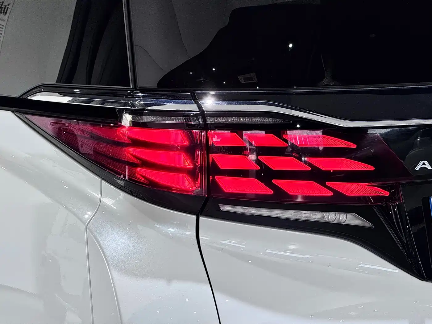 Toyota Alphard 2024 Hybrid 2.5L Ultimate Enjoyment Edition фото 12
