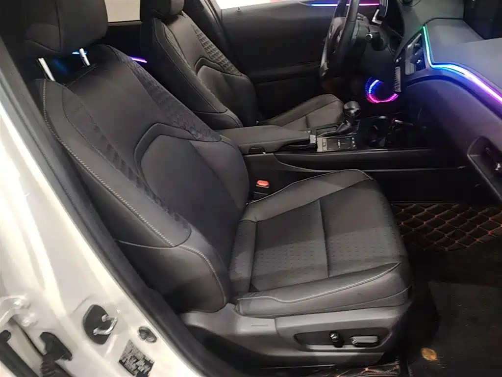 Lexus UX 2020 200 Special Edition фото 25