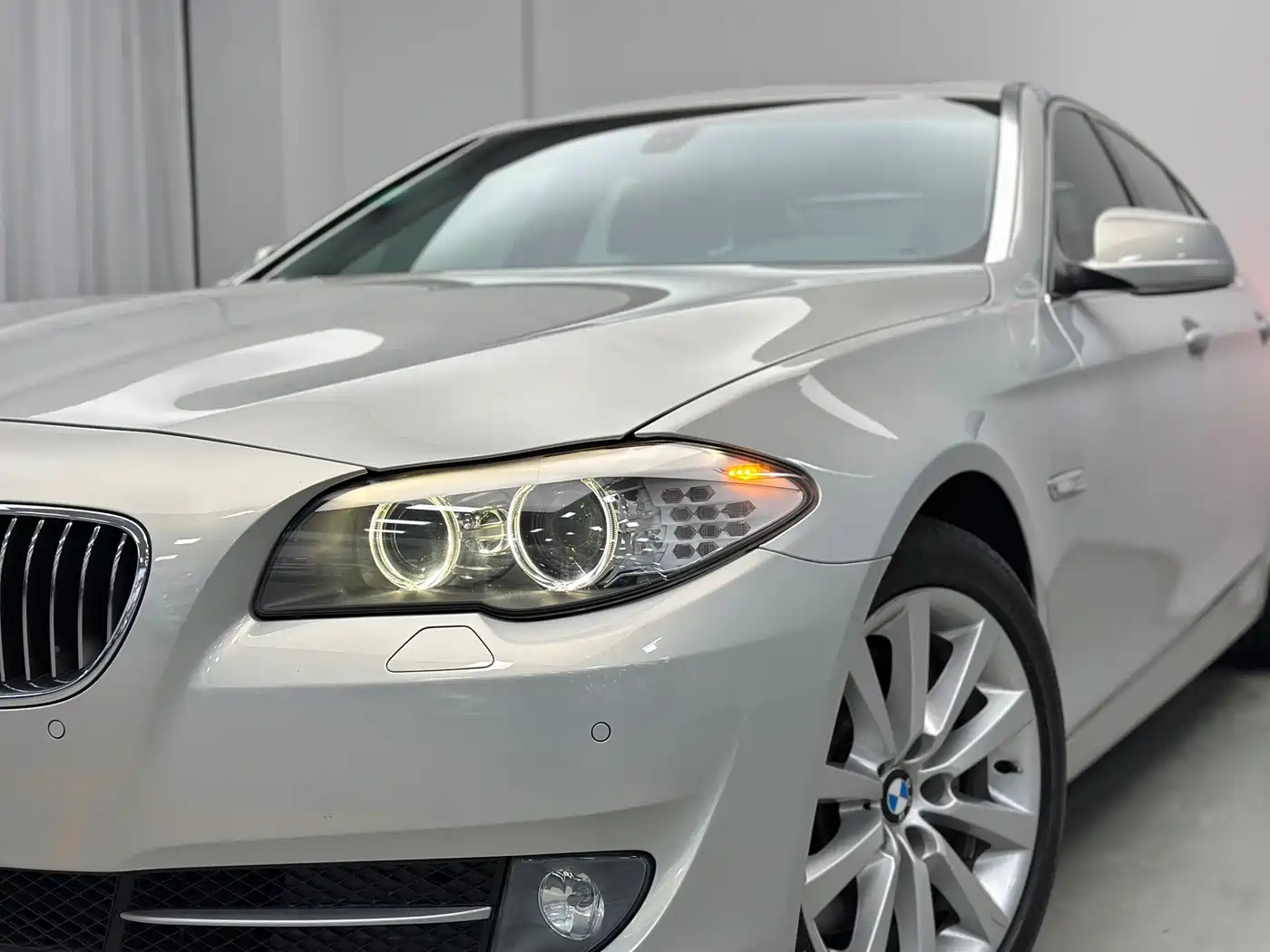 BMW 5 Series 2011 535Li Luxury фото 3