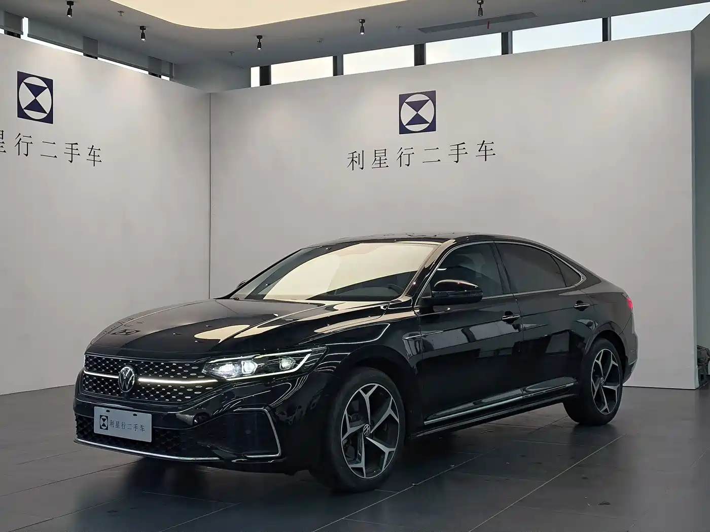 Volkswagen Passat 2023 Facelift 330TSI Starlight Elite Edition