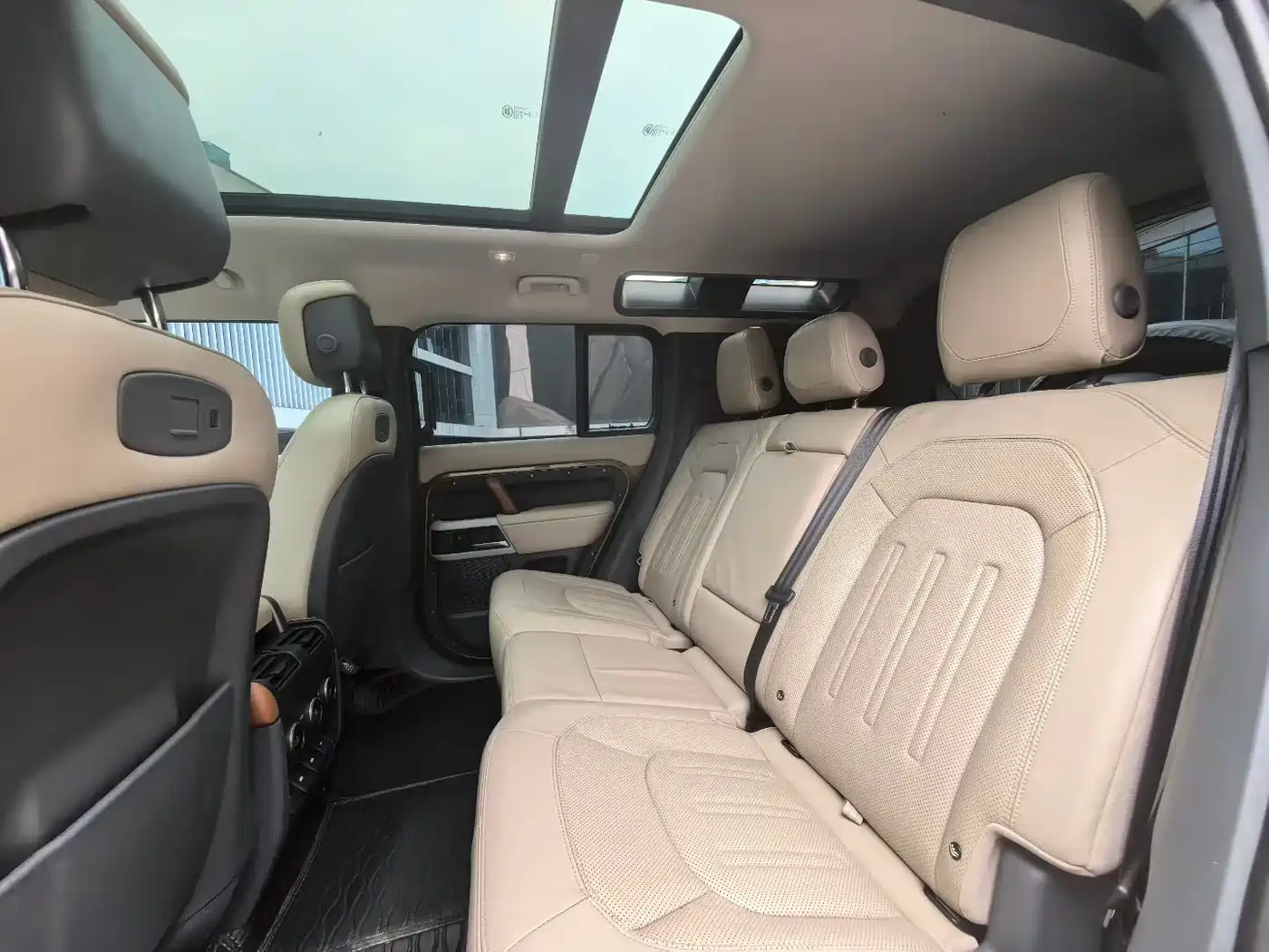 Land Rover Defender 2020 Model 110 P400 HSE фото 7