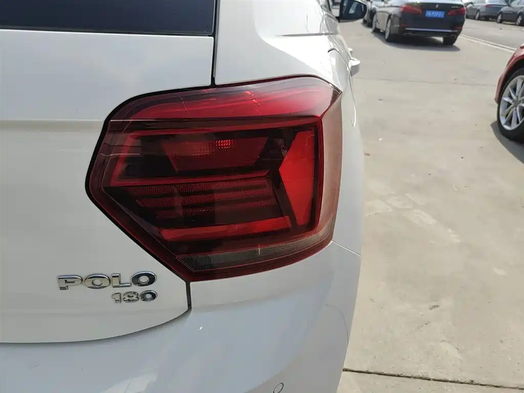 Volkswagen Polo 2019 Plus 1.5L Automatic Panorama Enjoyment Edition фото 24