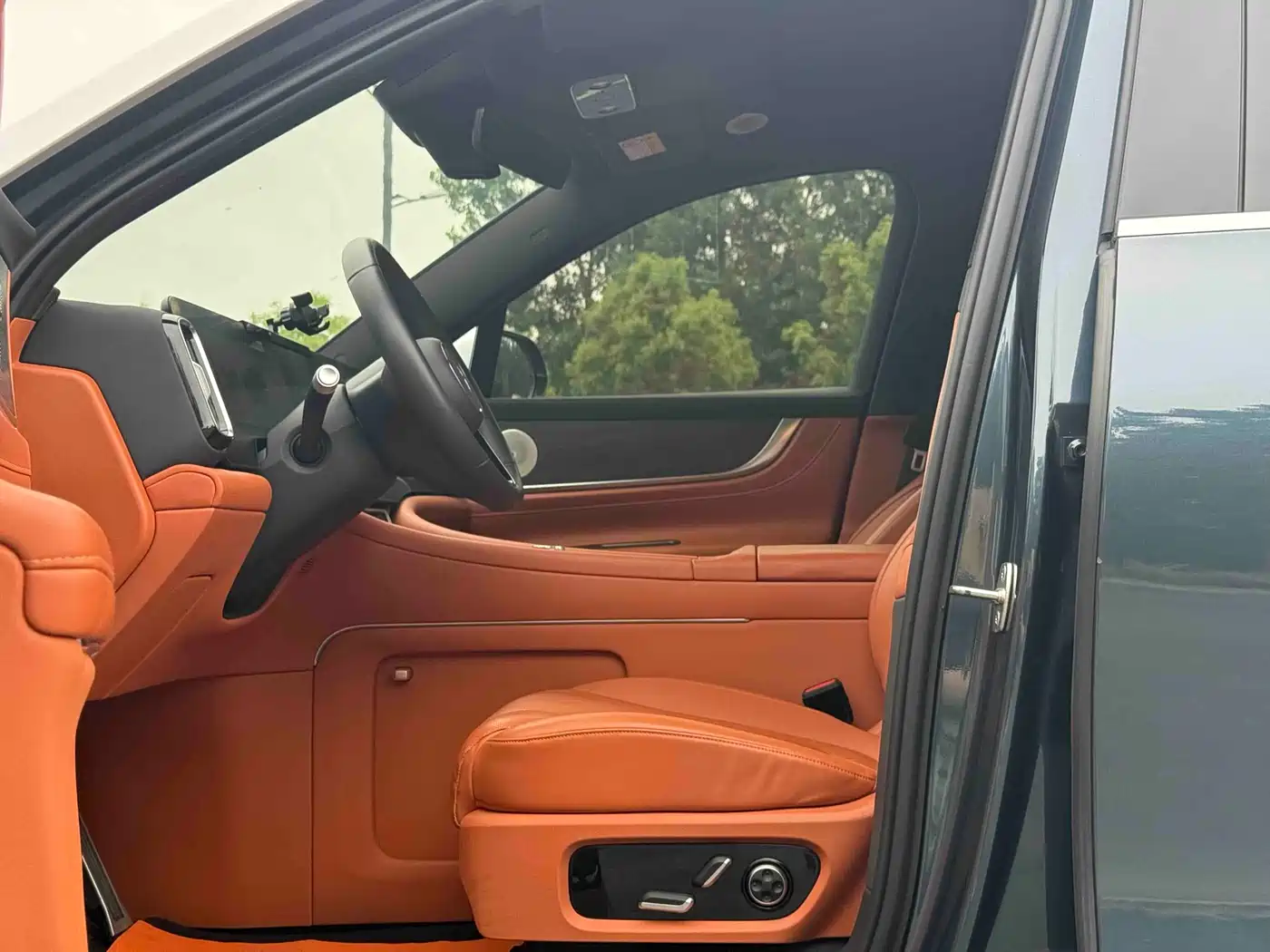 AITO Wenjie AITO M9 2024 Range Extender Max Edition 42kWh 6-seater фото 4