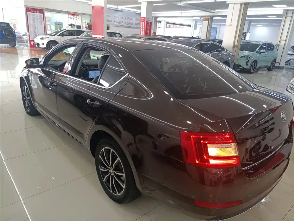 Škoda Octavia 2017 1.6L Automatic Smart Edition фото 24