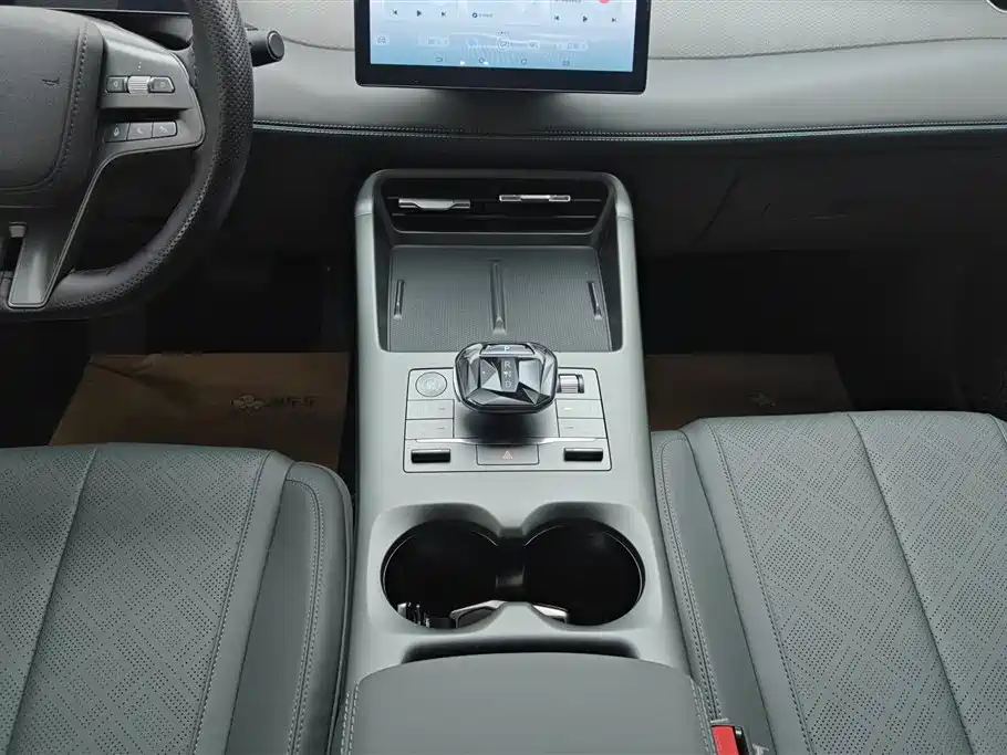 BYD Qin PLUS 2025 DM-i Smart Drive 55KM Leader фото 16