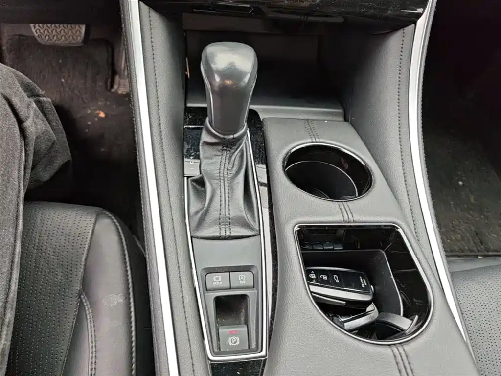 Toyota Avalon 2023 2.0L XLE Premium Edition фото 21