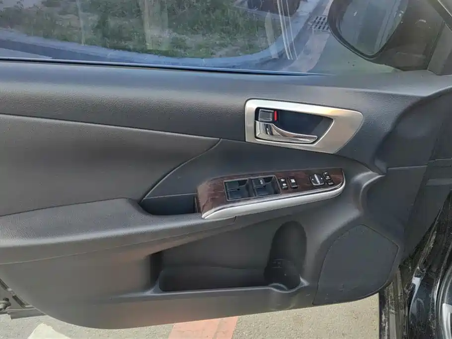 Toyota Camry 2015 2.0G Leading Edition фото 7