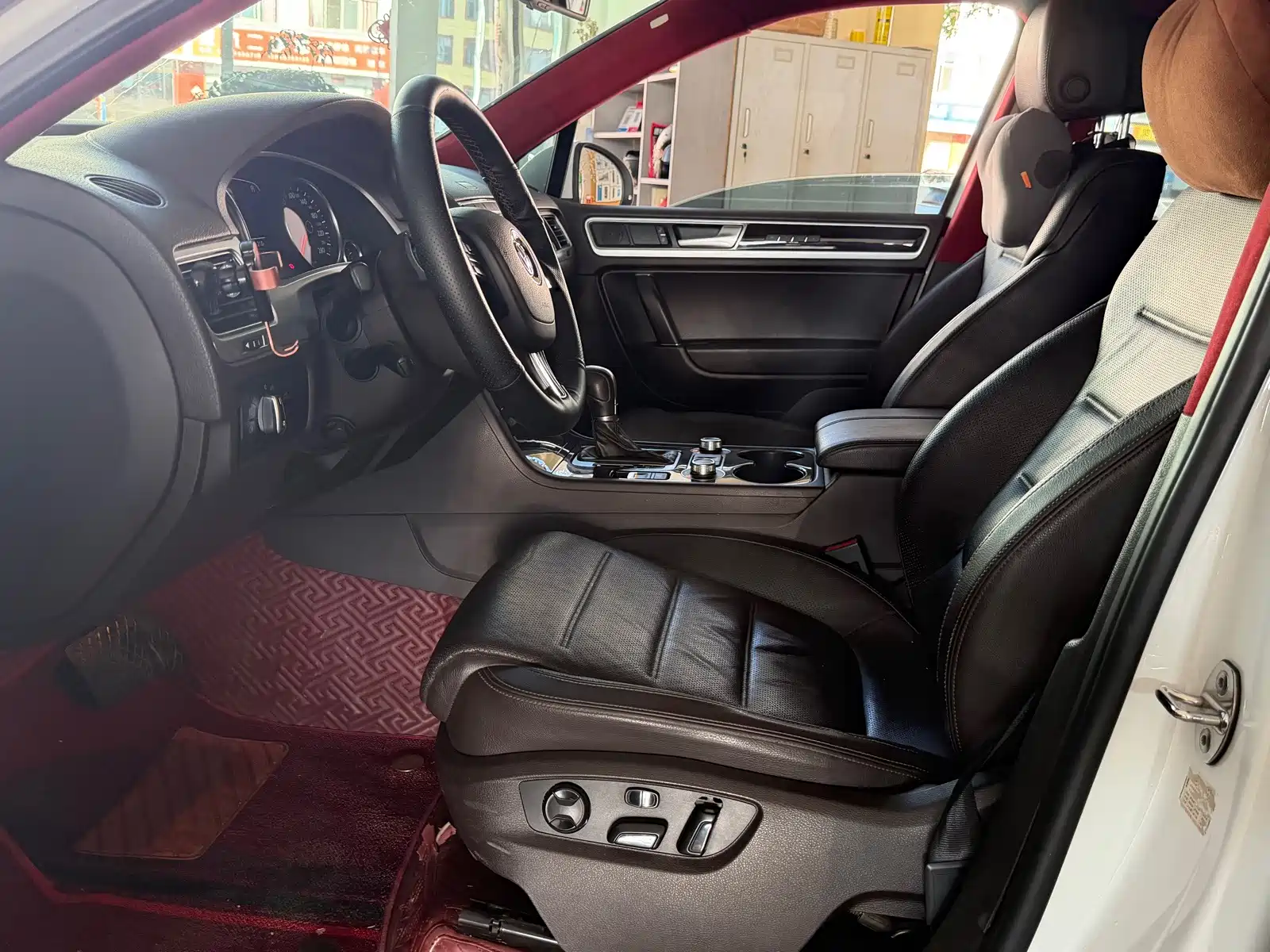 Фото 9 - Volkswagen Touareg