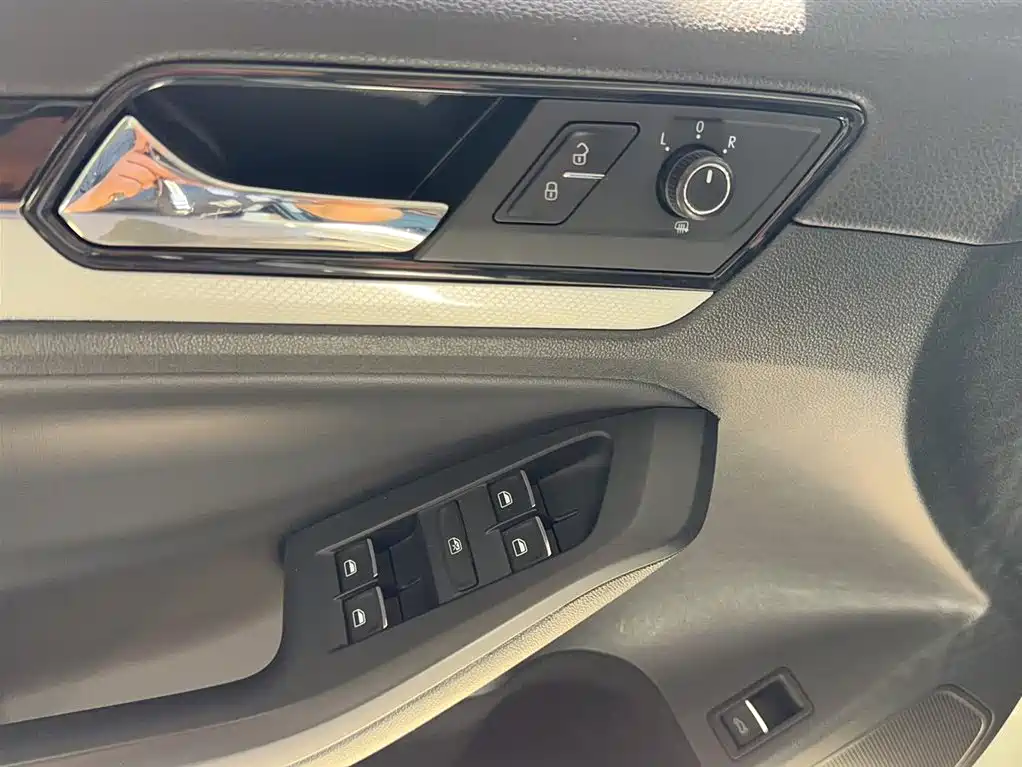 Volkswagen Sagitar 2017 1.6L Automatic Comfort фото 7