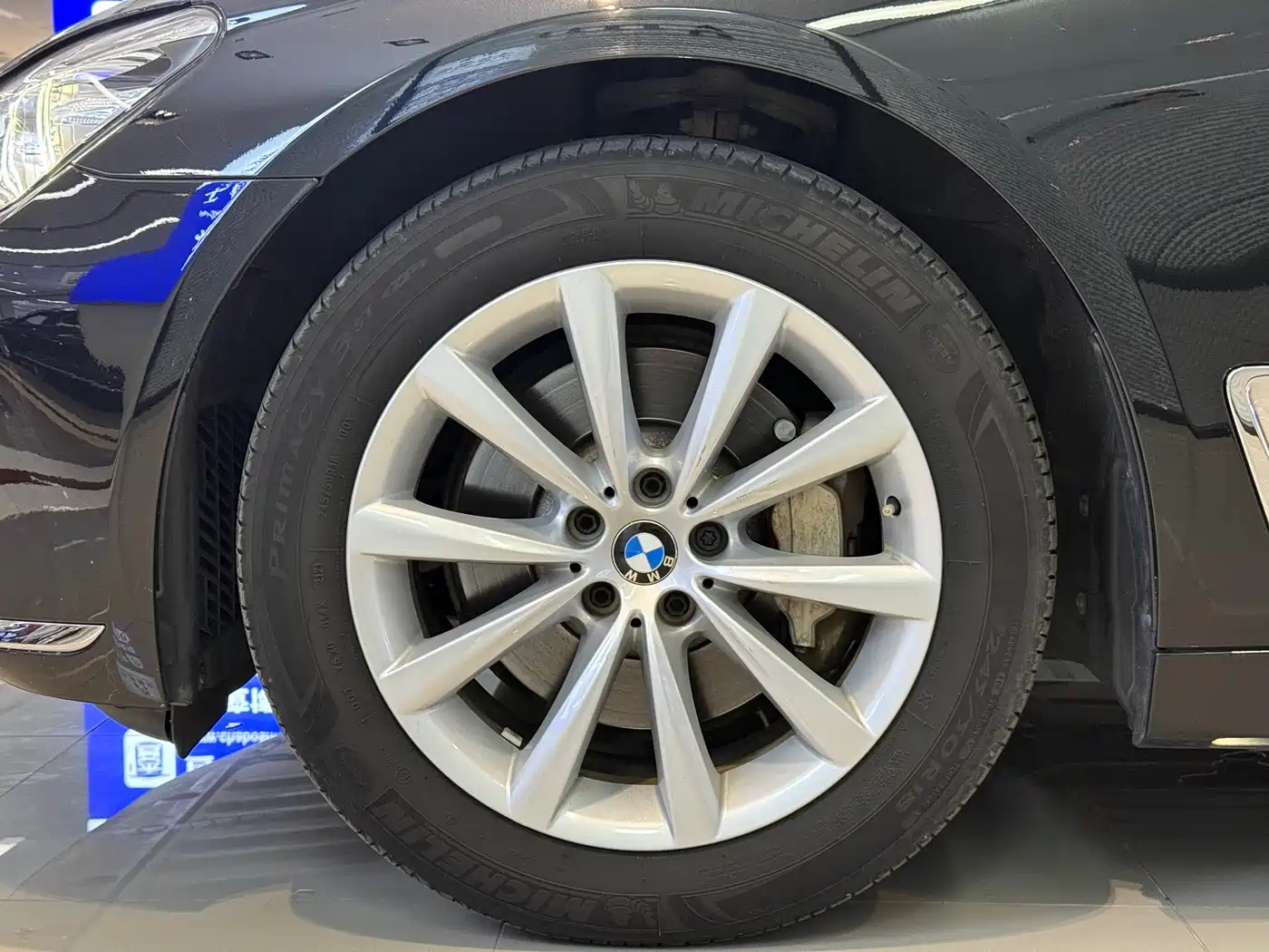 BMW 7 Series 2016 730Li Leading фото 16