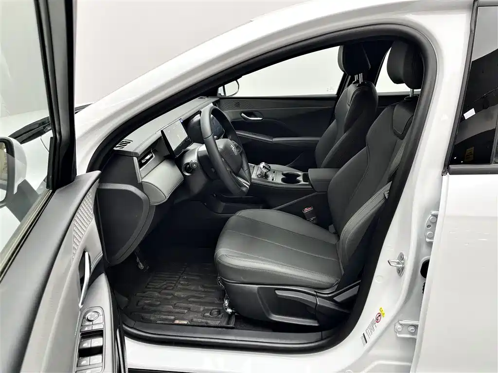 BYD Qin PLUS 2025 DM-i Smart Drive 55KM Leader фото 9