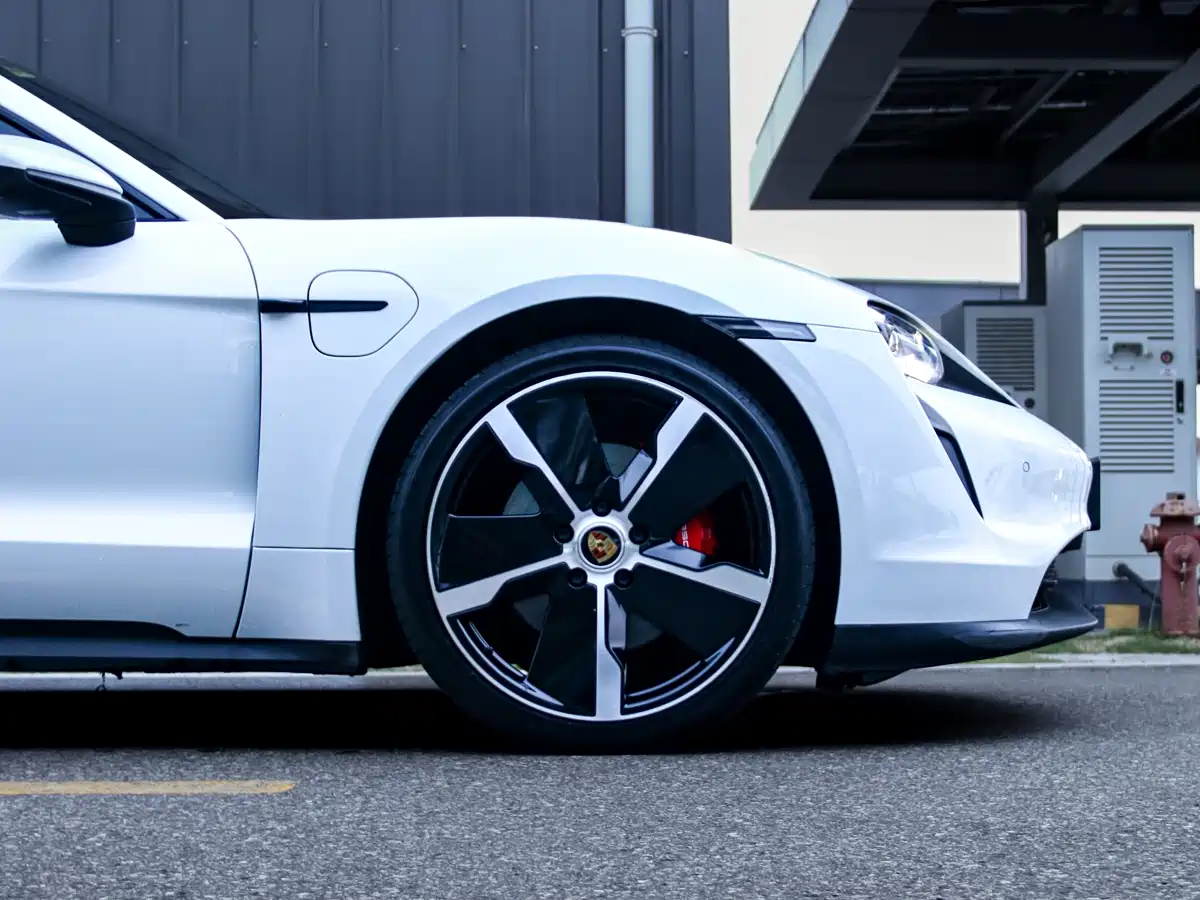 Porsche Taycan 2019 Taycan 4S фото 5