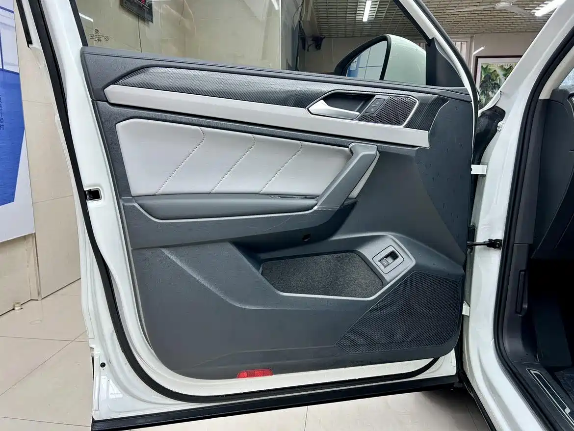 Volkswagen Tayron 2023 280TSI 2WD Luxury Plus Advanced Edition фото 21