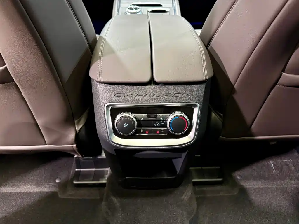 Ford Explorer 2025 2024 2.3T EcoBoost AWD Titanium Edition 6-Seater