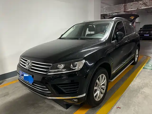 VOLKSWAGEN TOUAREG