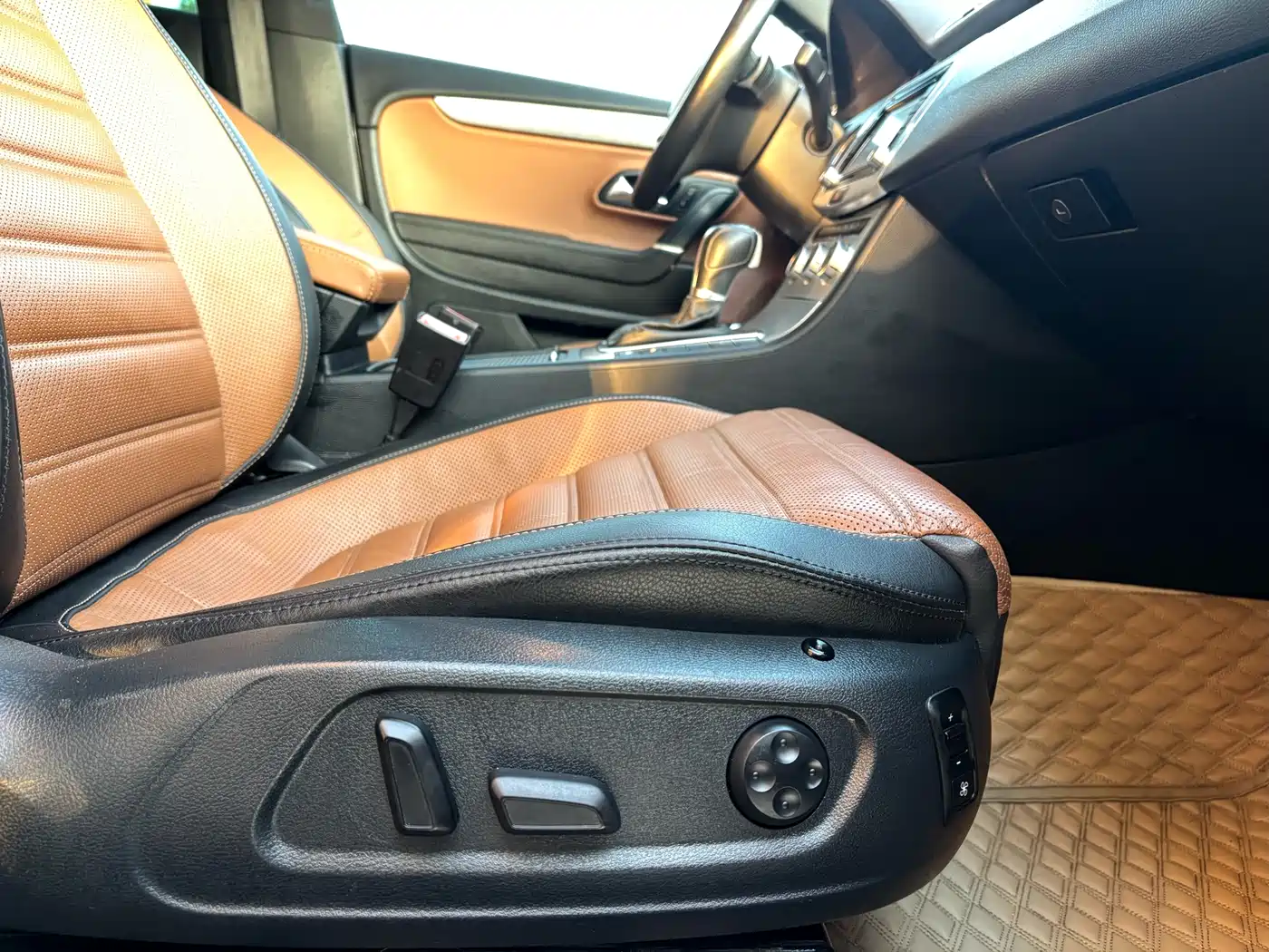 Volkswagen FAW-Volkswagen CC 2015 2.0TSI Supreme Edition фото 19
